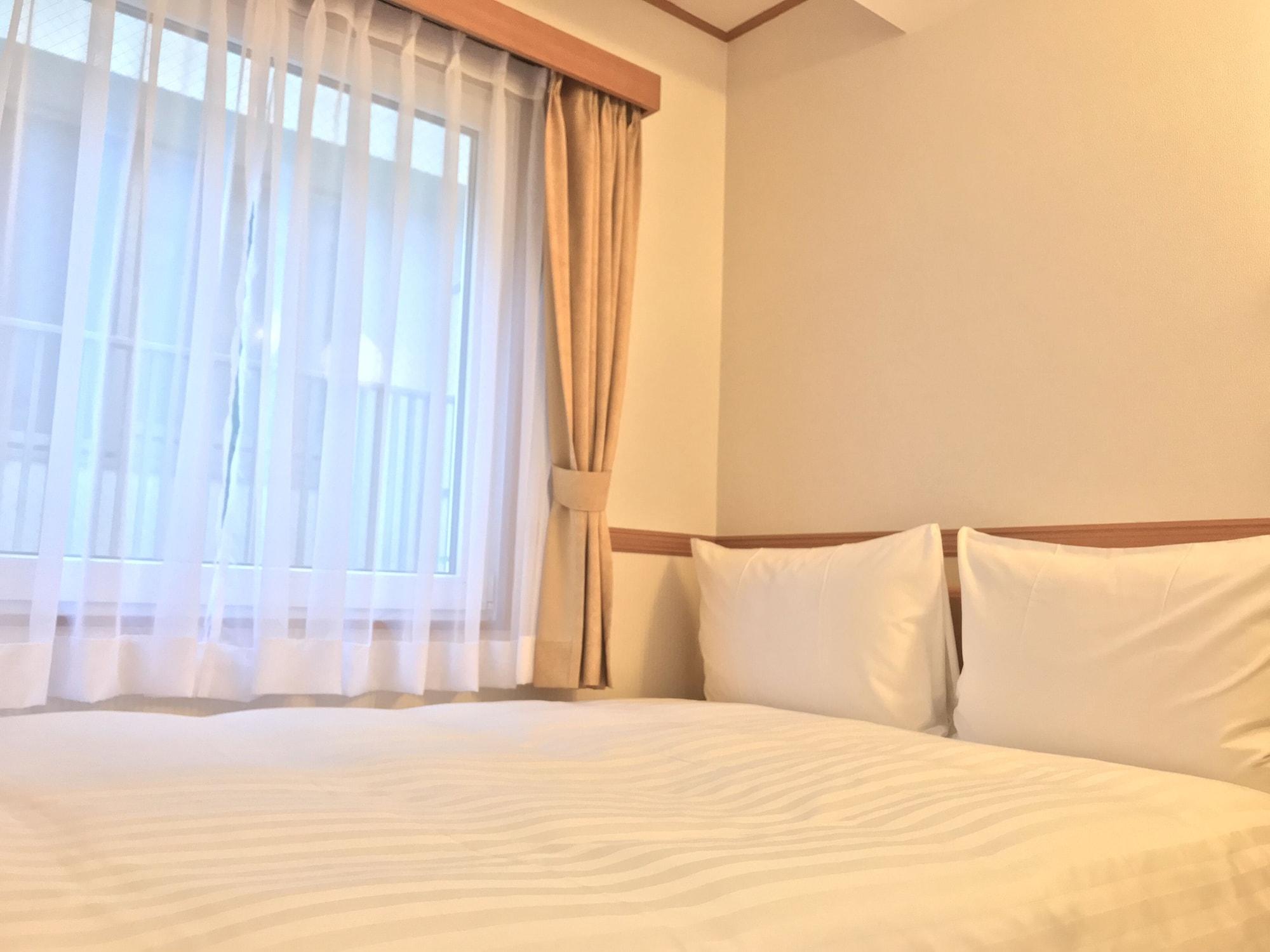 Toyoko Inn Yokohama Tsurumi Eki Higashi Guchi מראה חיצוני תמונה