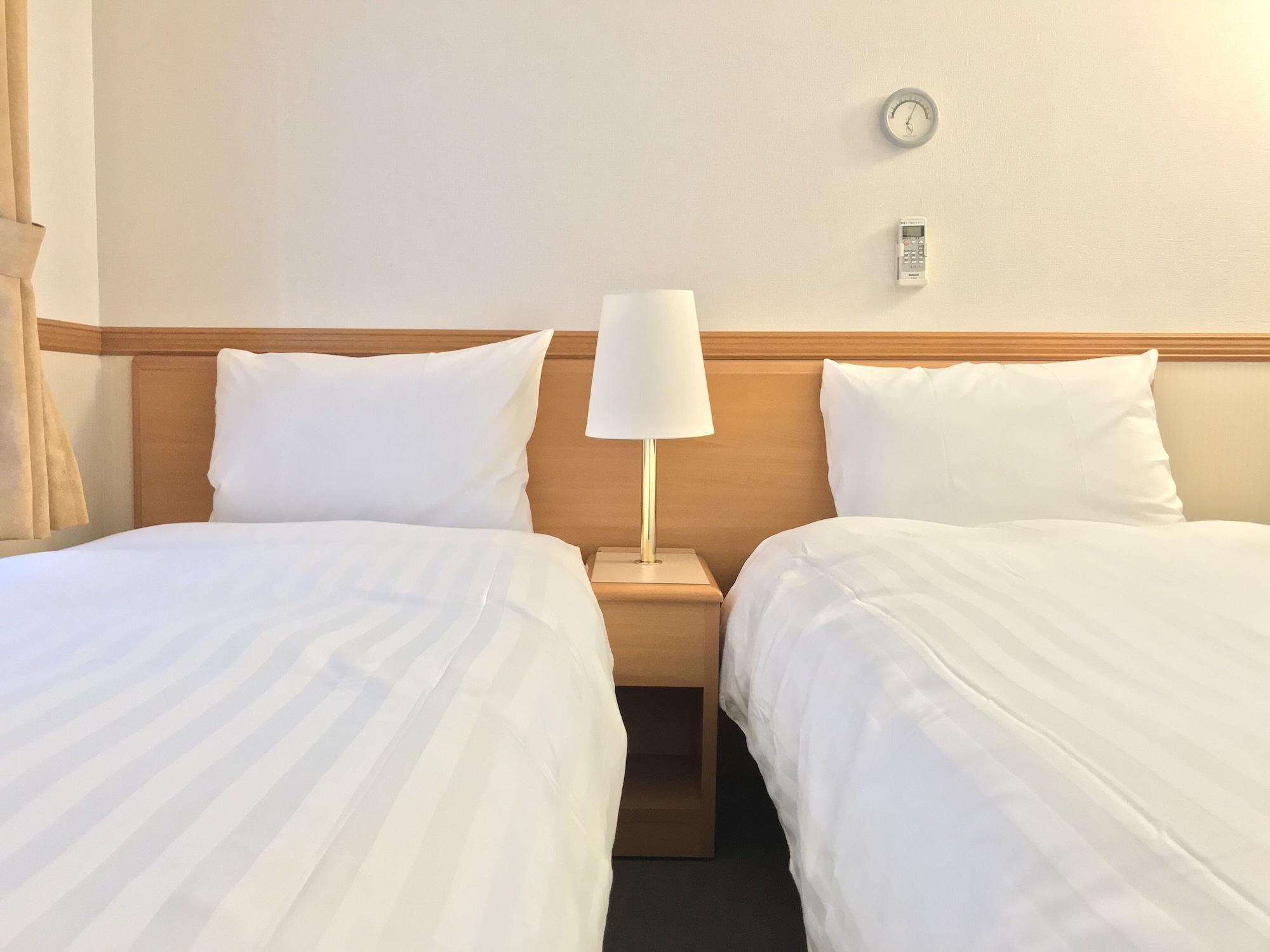 Toyoko Inn Yokohama Tsurumi Eki Higashi Guchi מראה חיצוני תמונה