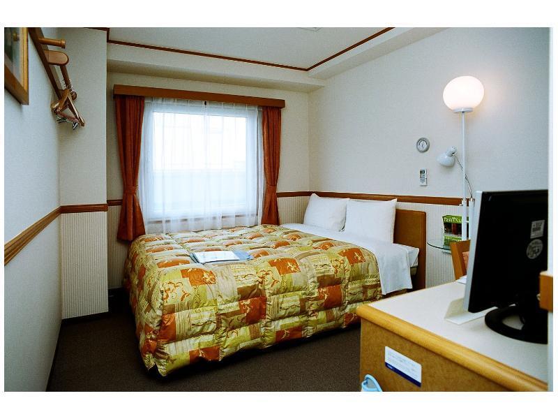 Toyoko Inn Yokohama Tsurumi Eki Higashi Guchi מראה חיצוני תמונה